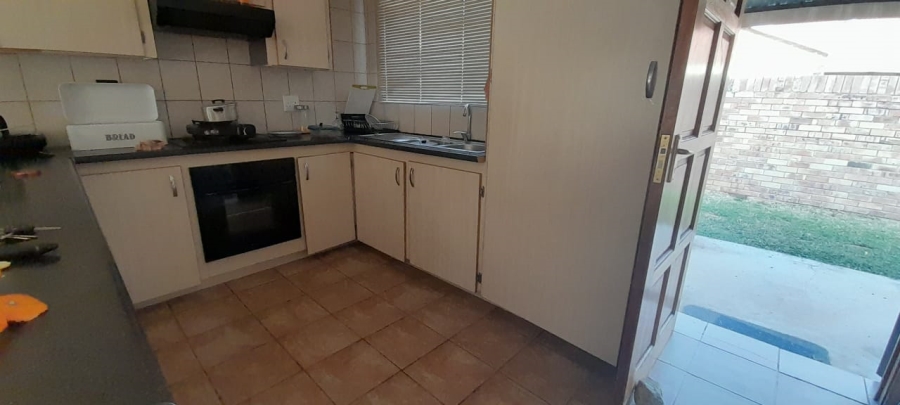 To Let 2 Bedroom Property for Rent in Flamwood North West